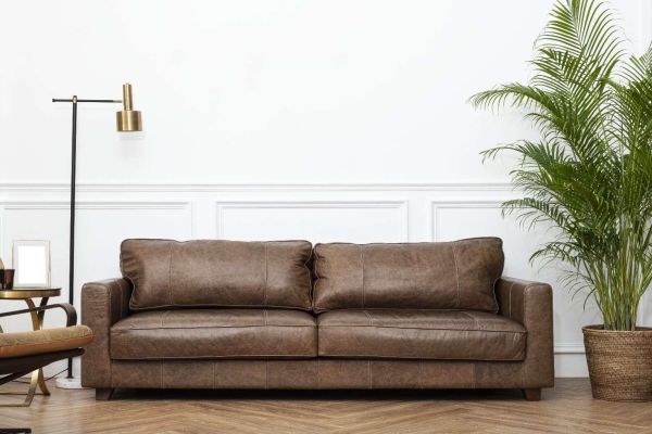 sofa de couro na sala
