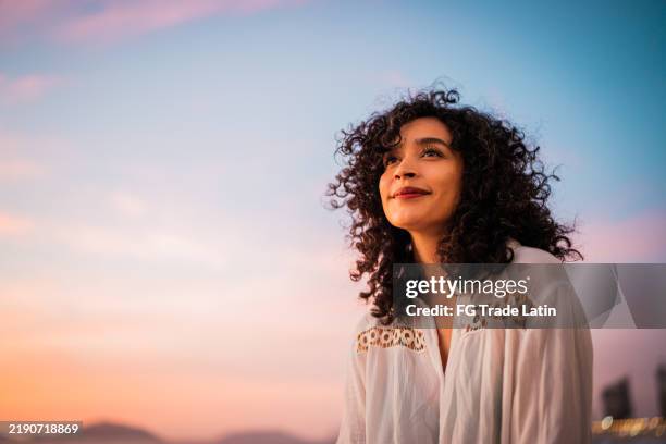 Desvendando Sonhos: O Significado de Ser Fotografado por Alguém Conhecido