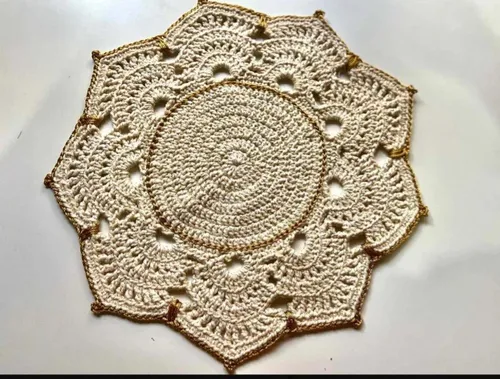 Tendências em sousplats artesanais: crochê e bordados de luxo