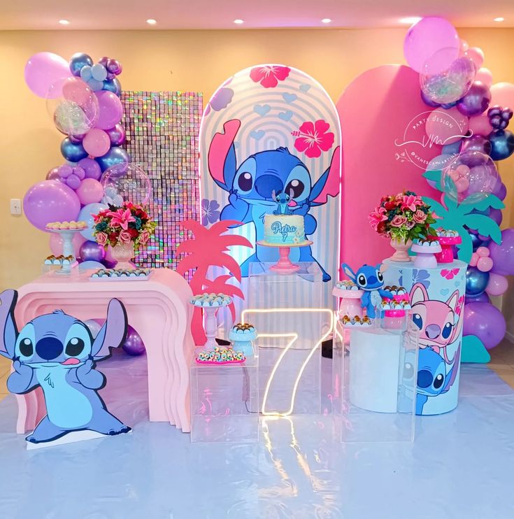 elementos de decoração Stitch azul e rosa