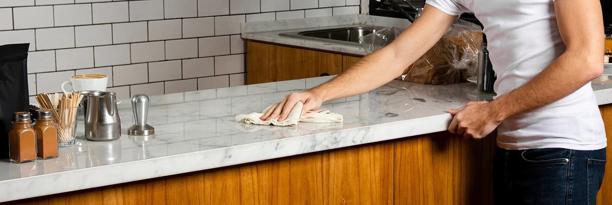 Quartzo Branco vs. Granito: Qual Escolher para Sua Cozinha?