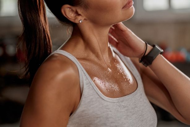 Antitranspirante vs. Desodorante: Qual o melhor para suor excessivo?