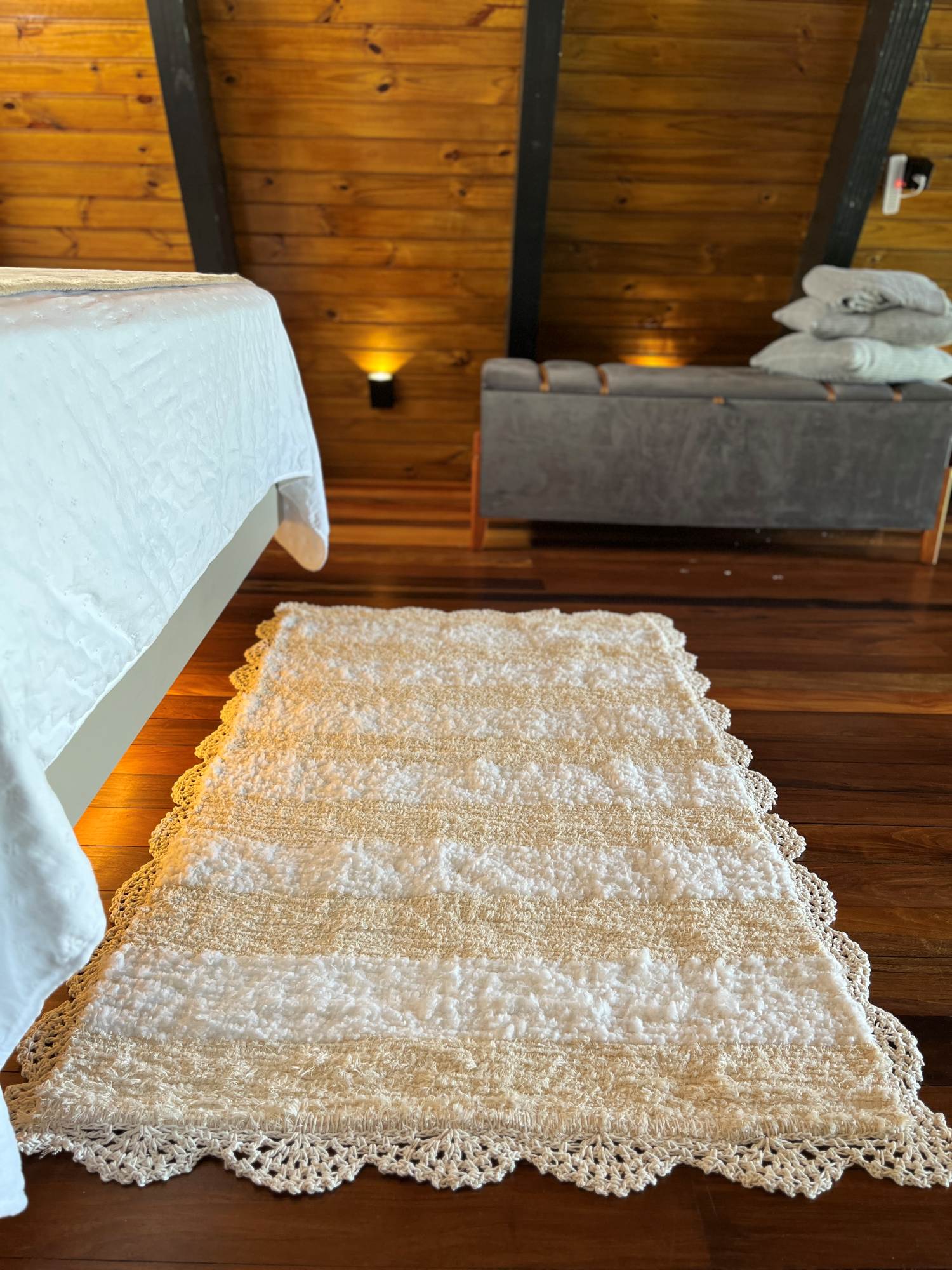 Guia de cores para tapetes de crochê no quarto infantil