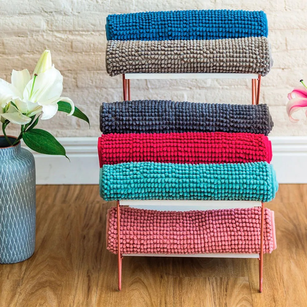 Tapete de microfibra vs. algodão: qual o melhor para o banheiro?