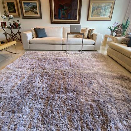 Guia completo de cores de tapetes para salas pequenas