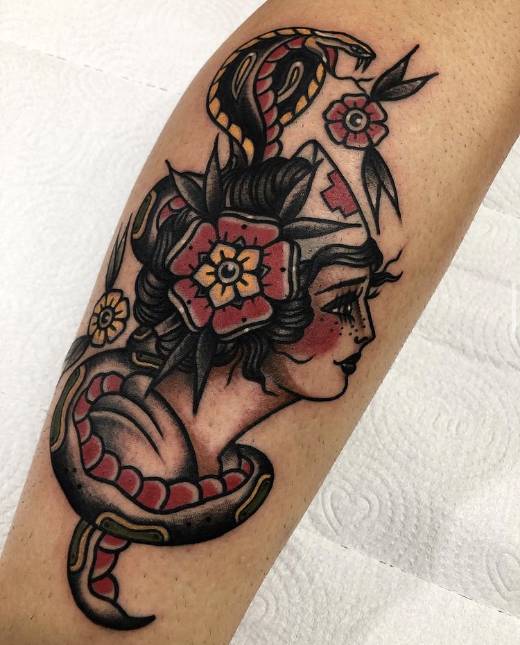 Guia Completo: Escolhendo o Estilo Perfeito para Sua Tatuagem de Patins