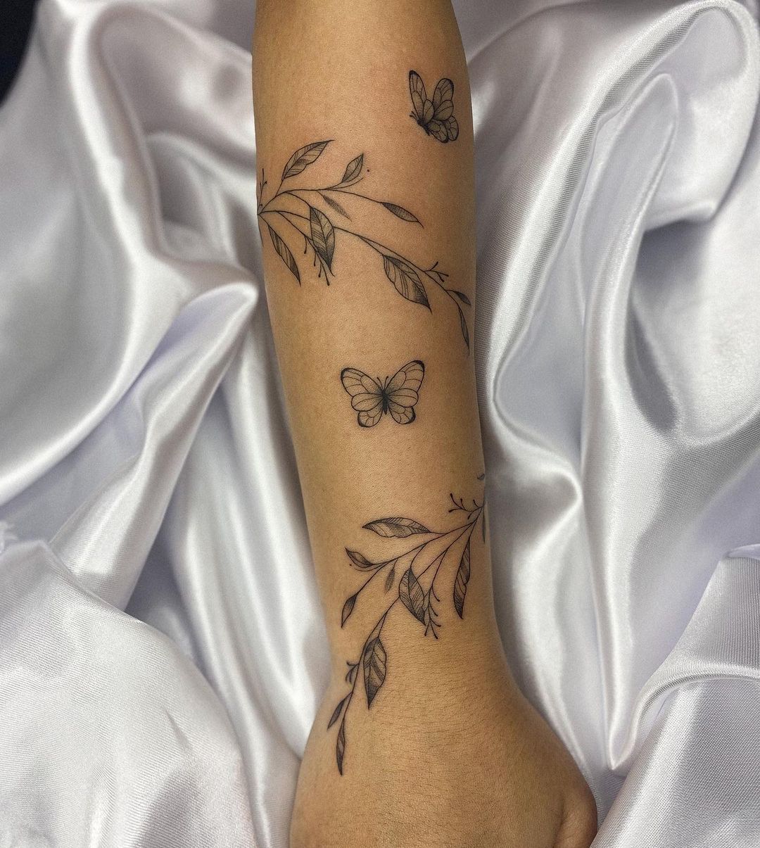 Tatuagem Fine Line no Antebraço: 10 Ideias Delicadas para Mulheres
