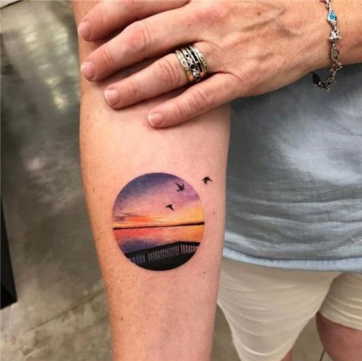 10 Ideias Criativas para Tatuagem de Sol Minimalista