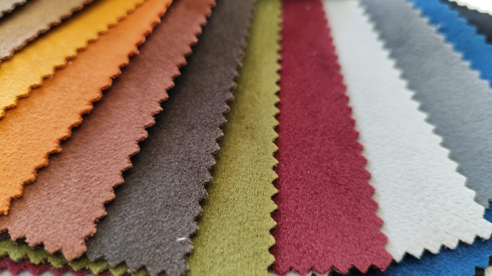 Manutenção e Limpeza de Tecidos de Poltrona: Dicas Essenciais