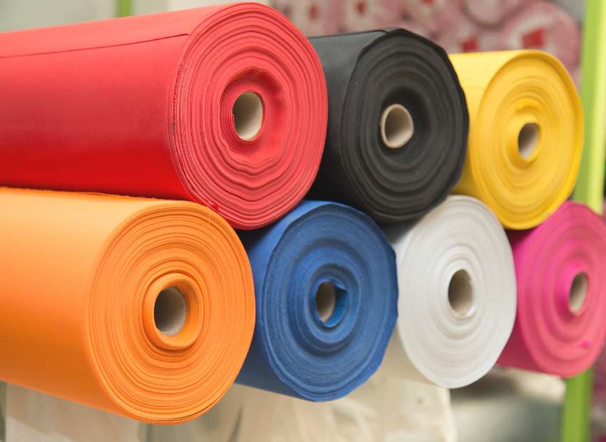 Estampas que vão bombar em 2025: do poá aos florais retrô