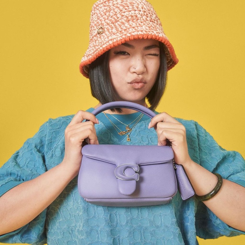 Como Combinar Bolsas com Estampas de Animais em 2025