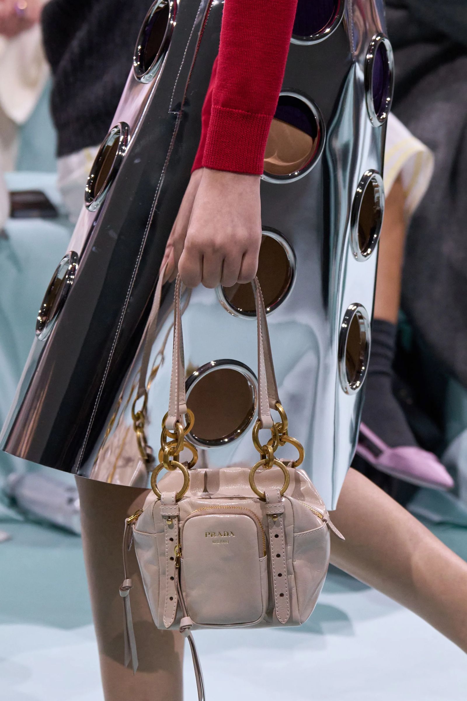 Materiais de Bolsas 2025: Do Artesanal ao Luxo da Camurça