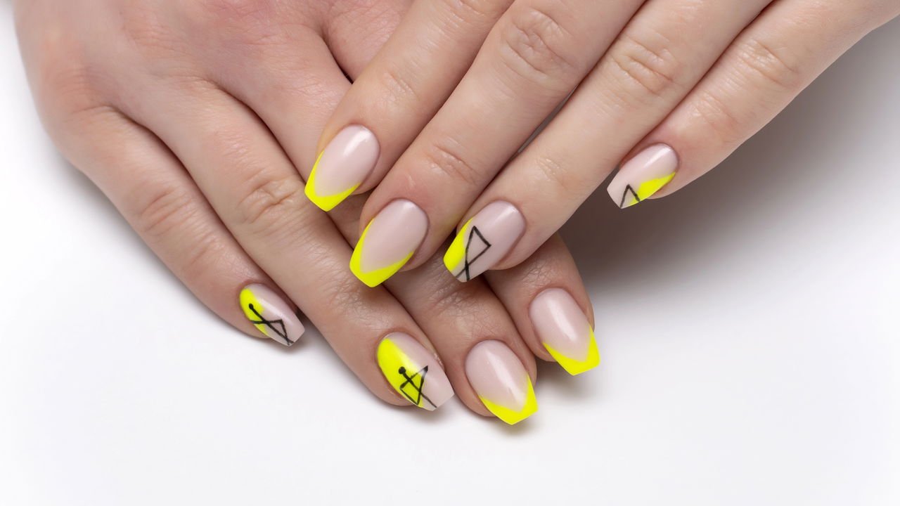 Transforme suas Unhas com o Efeito Cromo