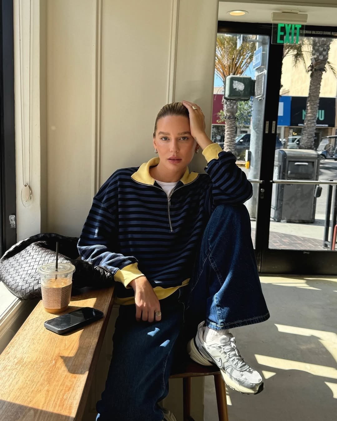 Tênis de skate: a volta triunfal para compor looks com jeans