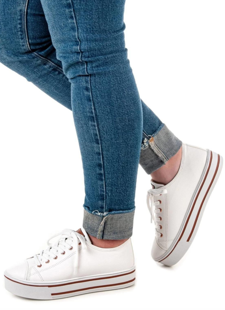 Tênis de skate: a volta triunfal para compor looks com jeans