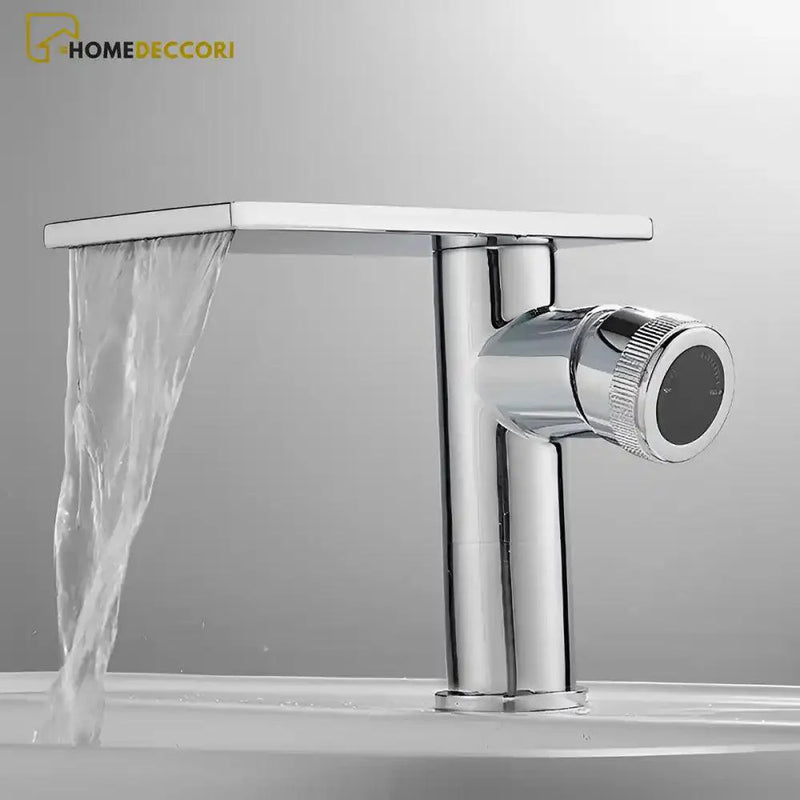 Torneira cascata preta fosca: tendência e elegância para seu banheiro