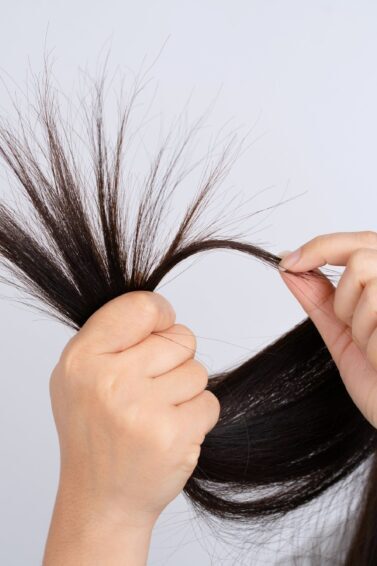 rotina de cuidados para evitar pontas duplas em cabelos secos