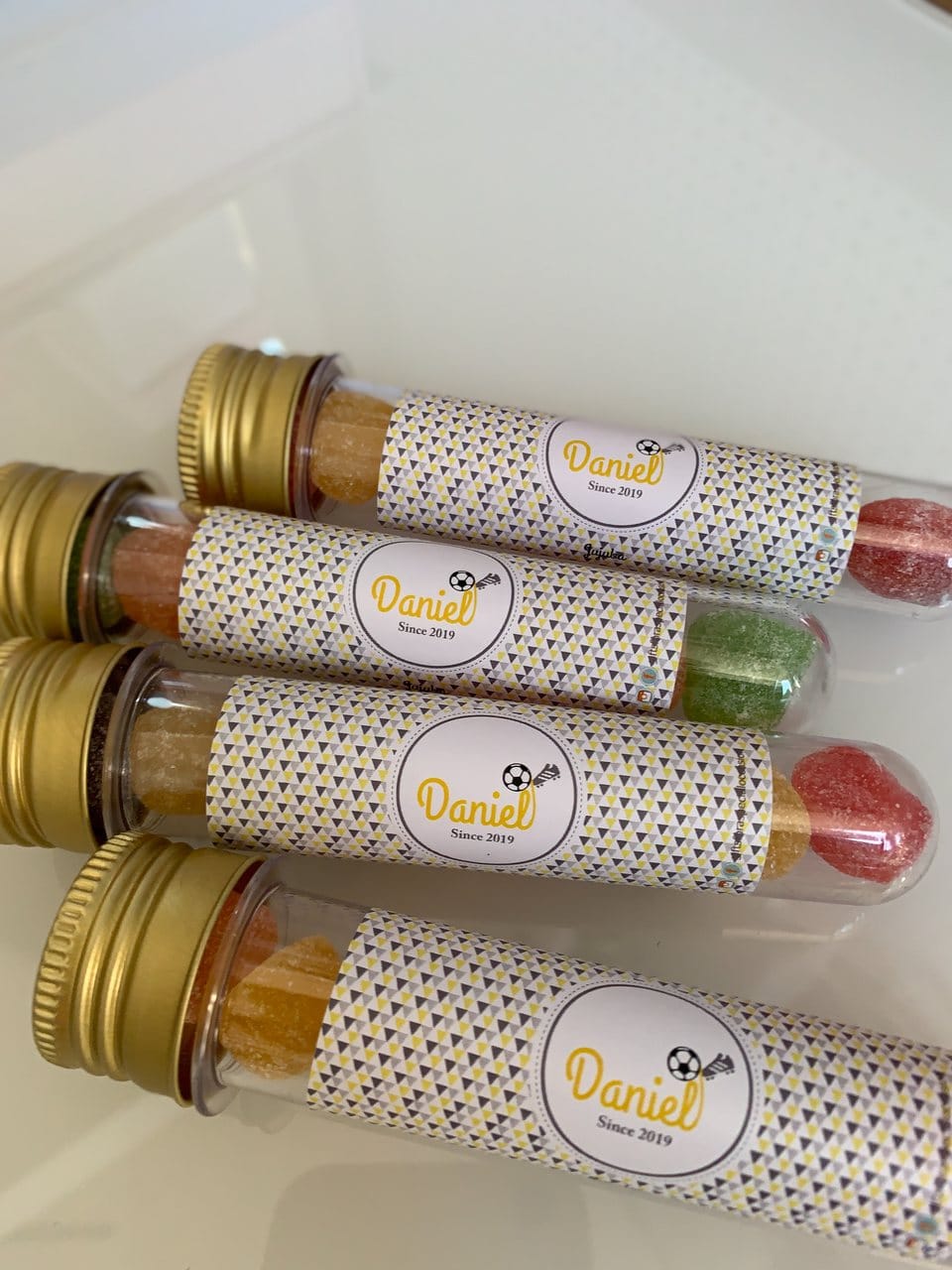 DIY: Personalize Seus Tubetes com Apliques 3D e Adesivos Criativos