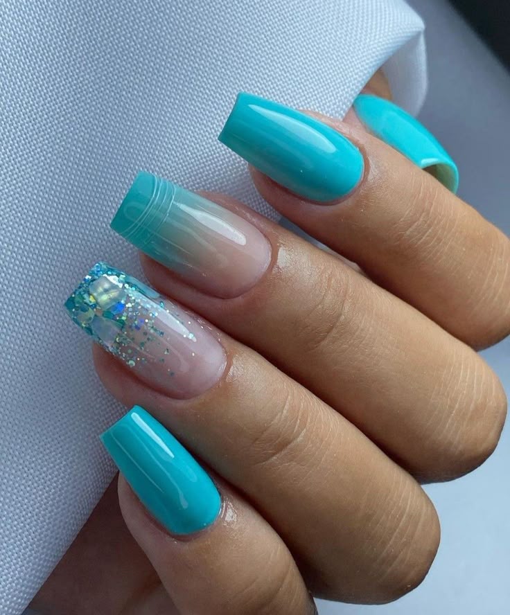 Como usar azul turquesa em looks de verão