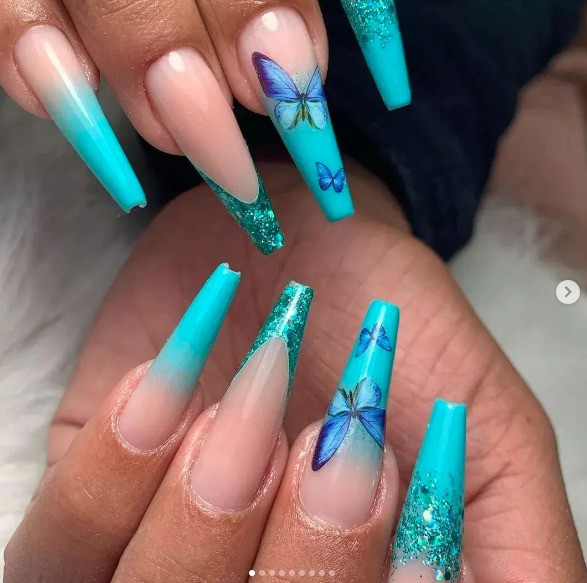 Azul turquesa: A cor que vai bombar no seu próximo manicure