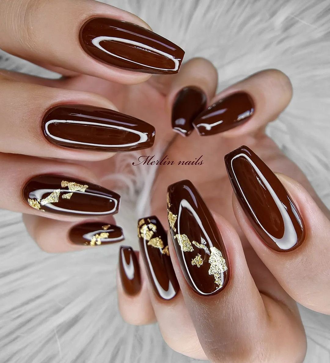 Coffee Nails Minimalistas: Elegância e Simplicidade para Suas Mãos