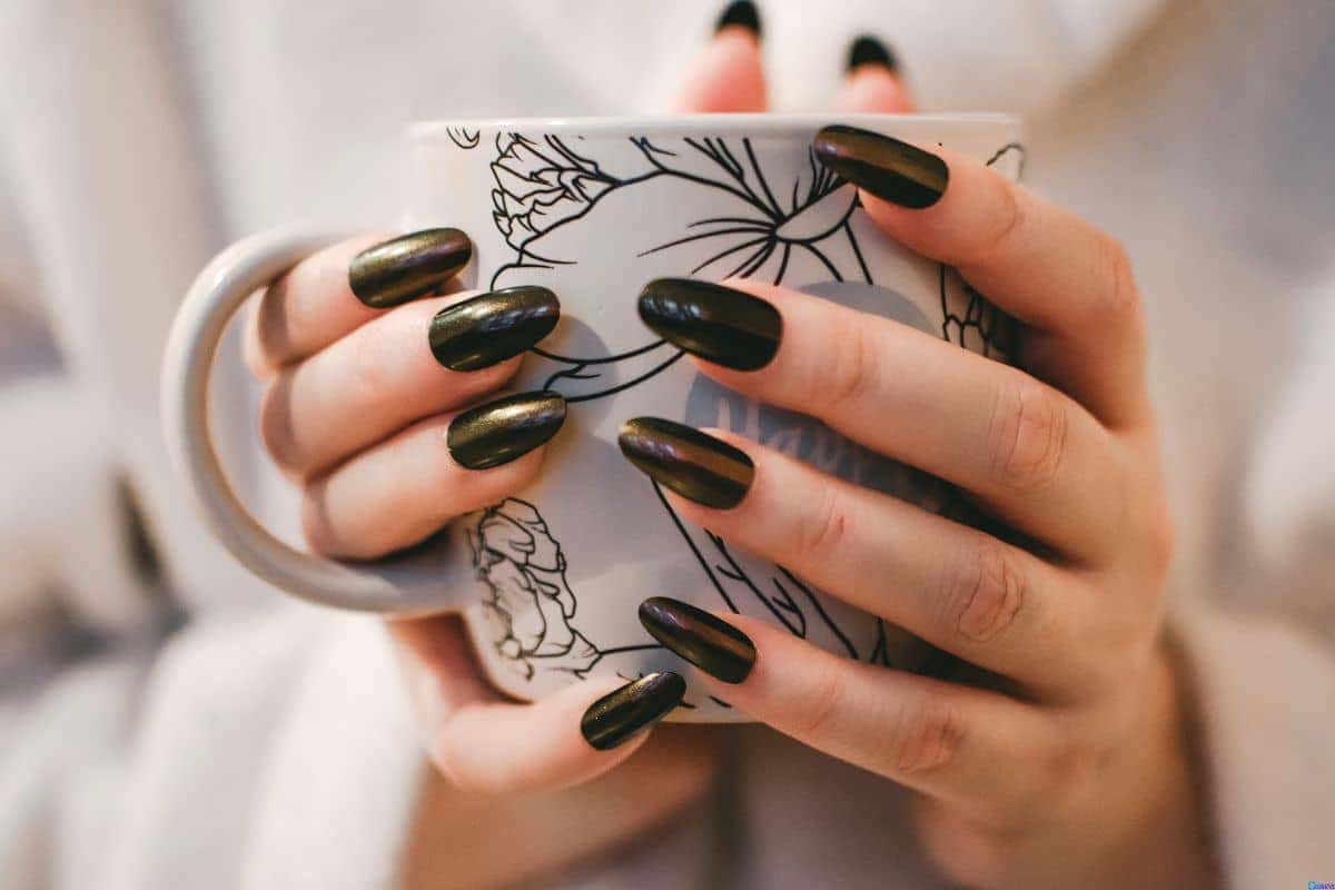 Inspirações de Nail Art com Grãos e Xícaras para Amantes de Café