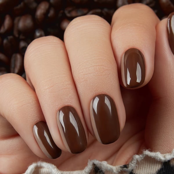 Coffee Nails Minimalistas: Elegância e Simplicidade para Suas Mãos