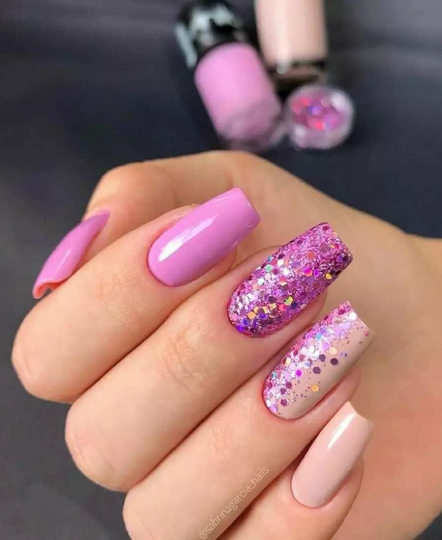 Unhas Encapsuladas com Glitter: Durabilidade e Brilho em Suas Mãos