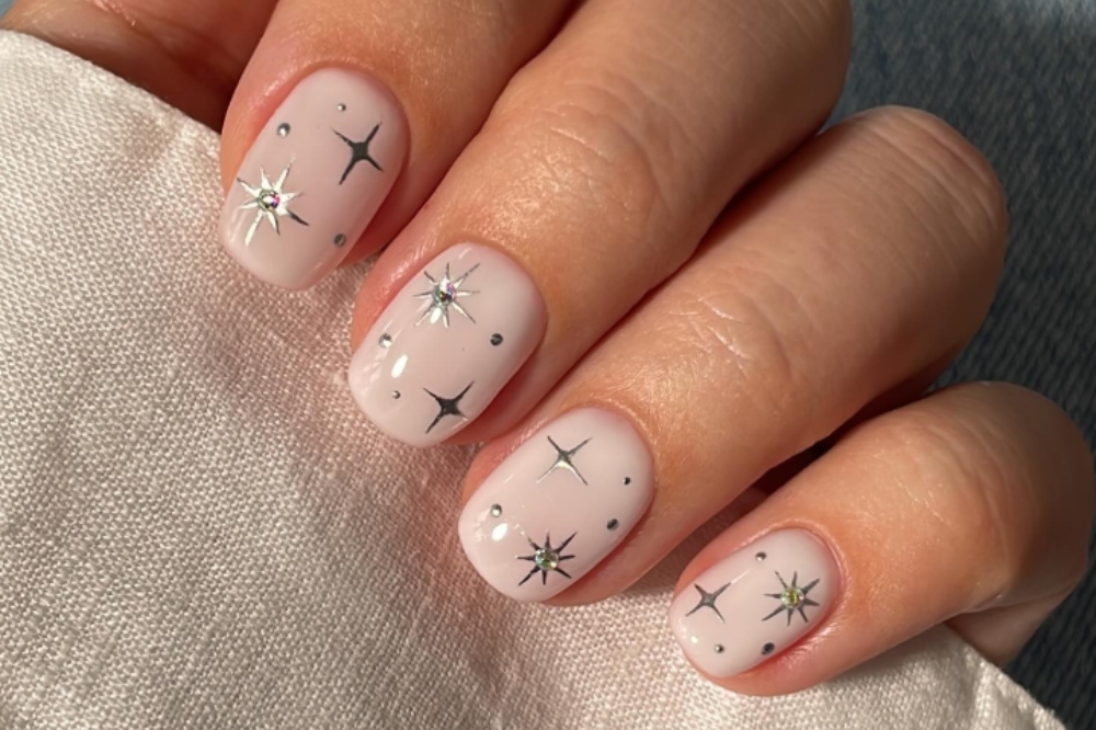 como evitar unhas decoradas delicadas que descascam