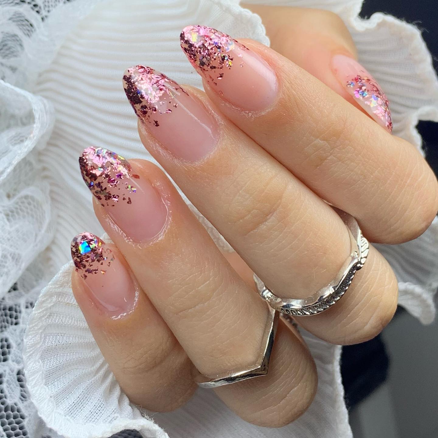 Como combinar unhas rose gold com looks de inverno
