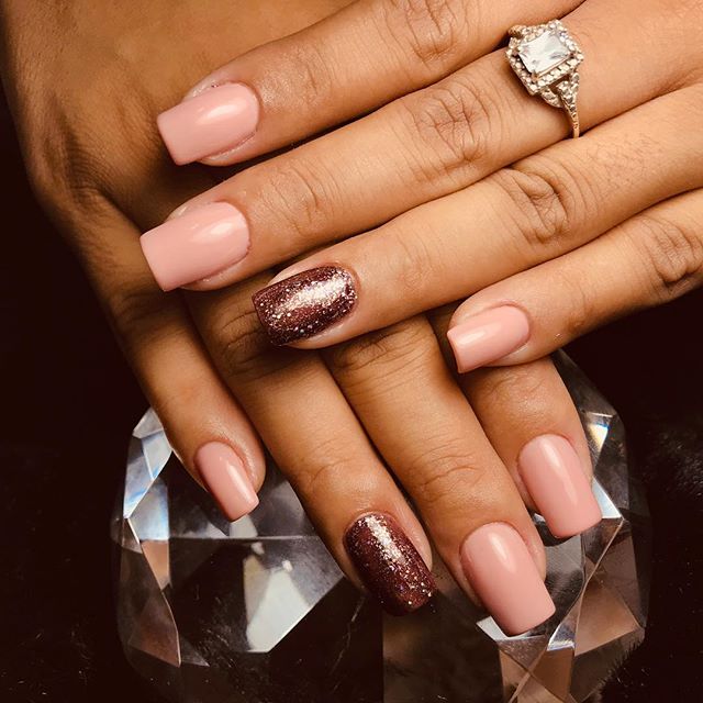 Micro francesinha: o luxo silencioso nas unhas rose gold