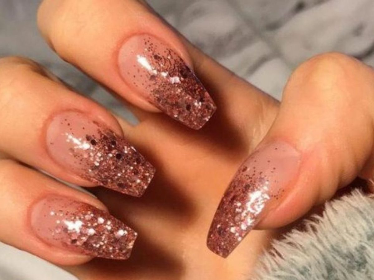 Francesinha Invertida com Glitter: O Toque Moderno para Suas Unhas