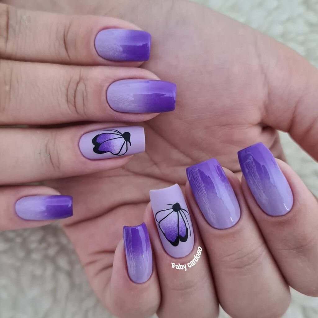Quadrada e Stiletto com Esmalte Lilás