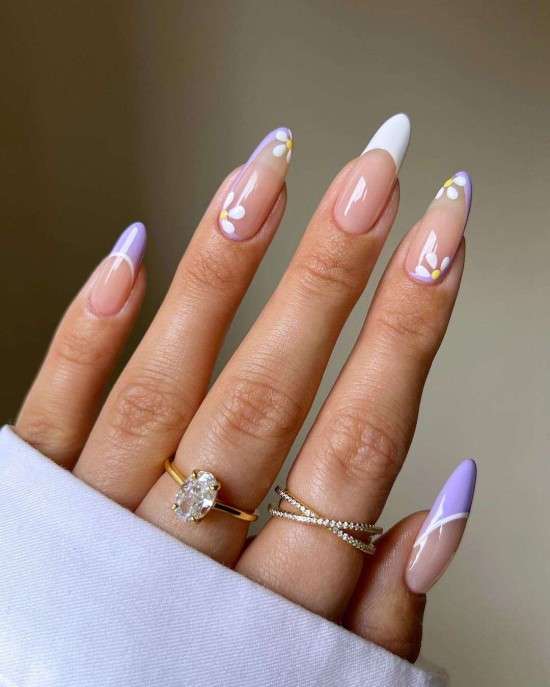 Quadrada e Stiletto com Esmalte Lilás