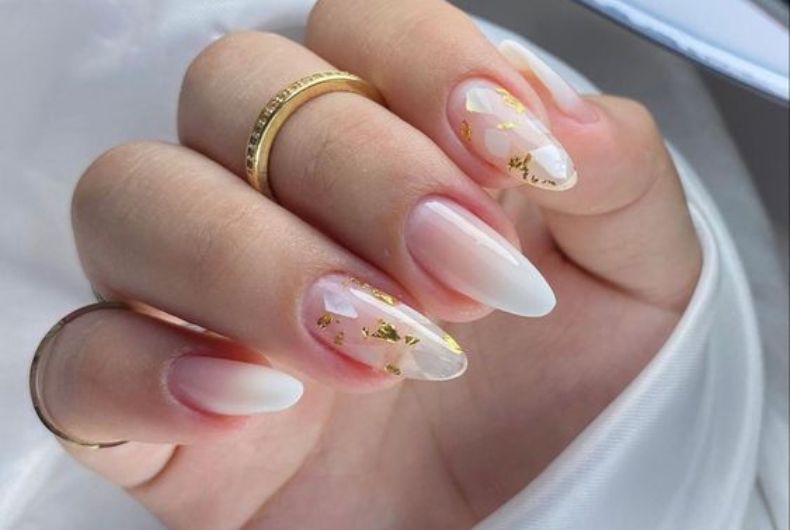 Como Escolher o Formato de Unha Perfeito para o Seu Vestido de Noiva; Guia Completo dos Esmaltes Nude e Brancos para Noivas Clássicas; Unhas Cromadas e Baby Boomer: Tendências Modernas para Noivas Ousadas; Decorações de Unhas para Noivas: Pedrarias