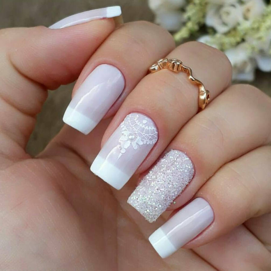 Como Escolher o Formato de Unha Perfeito para o Seu Vestido de Noiva; Guia Completo dos Esmaltes Nude e Brancos para Noivas Clássicas; Unhas Cromadas e Baby Boomer: Tendências Modernas para Noivas Ousadas; Decorações de Unhas para Noivas: Pedrarias