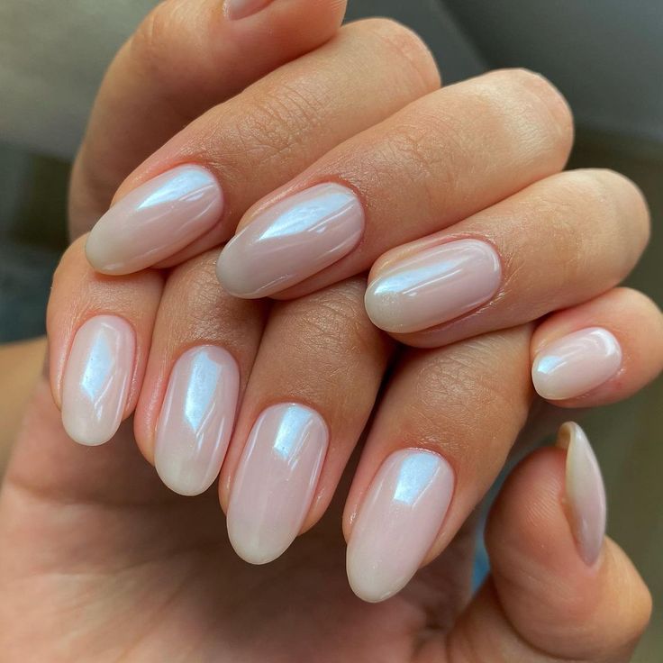 Como Escolher o Formato de Unha Perfeito para o Seu Vestido de Noiva; Guia Completo dos Esmaltes Nude e Brancos para Noivas Clássicas; Unhas Cromadas e Baby Boomer: Tendências Modernas para Noivas Ousadas; Decorações de Unhas para Noivas: Pedrarias
