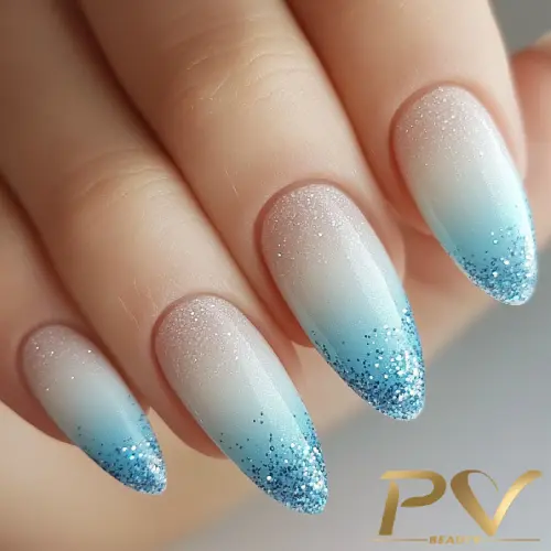 Unhas com glitter azul: ideias para brilhar