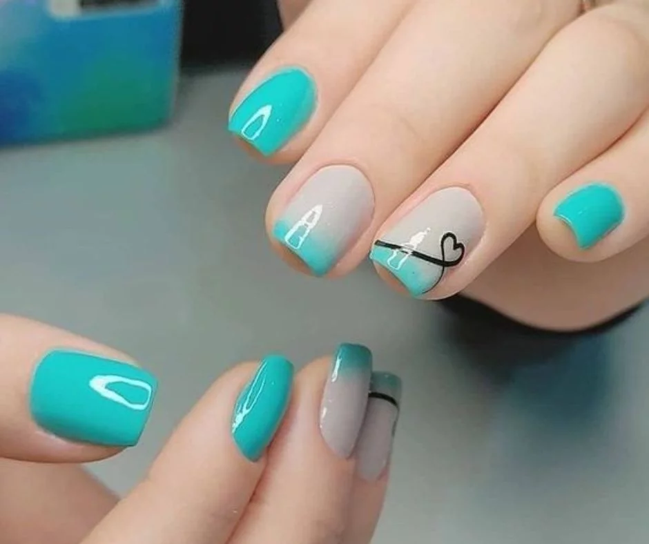 Decoração floral em unhas azuis: tutoriais simples