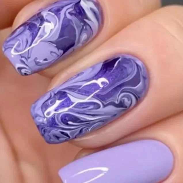 Minimalismo nas Unhas: A Tendência Soap Nails e Cores Translúcidas para 2026