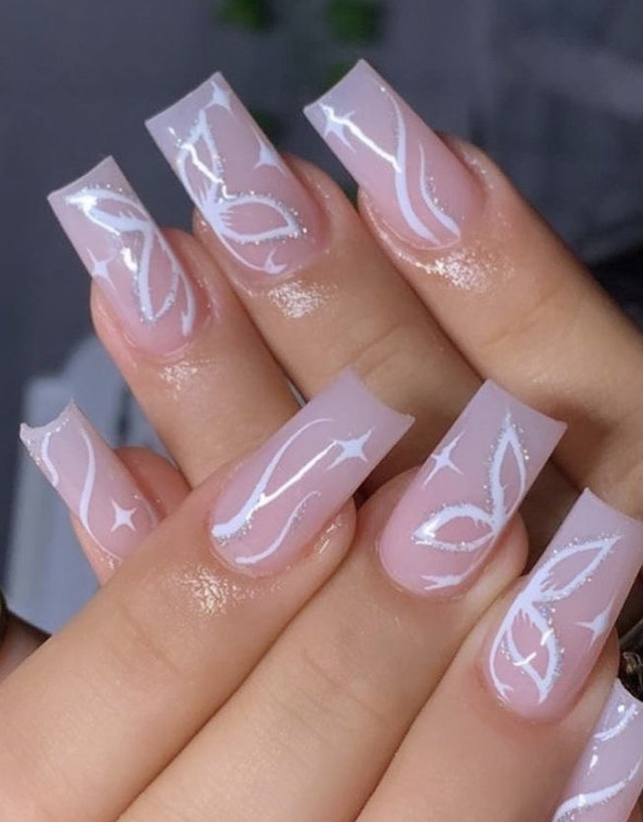 unhas decoradas com borboletas