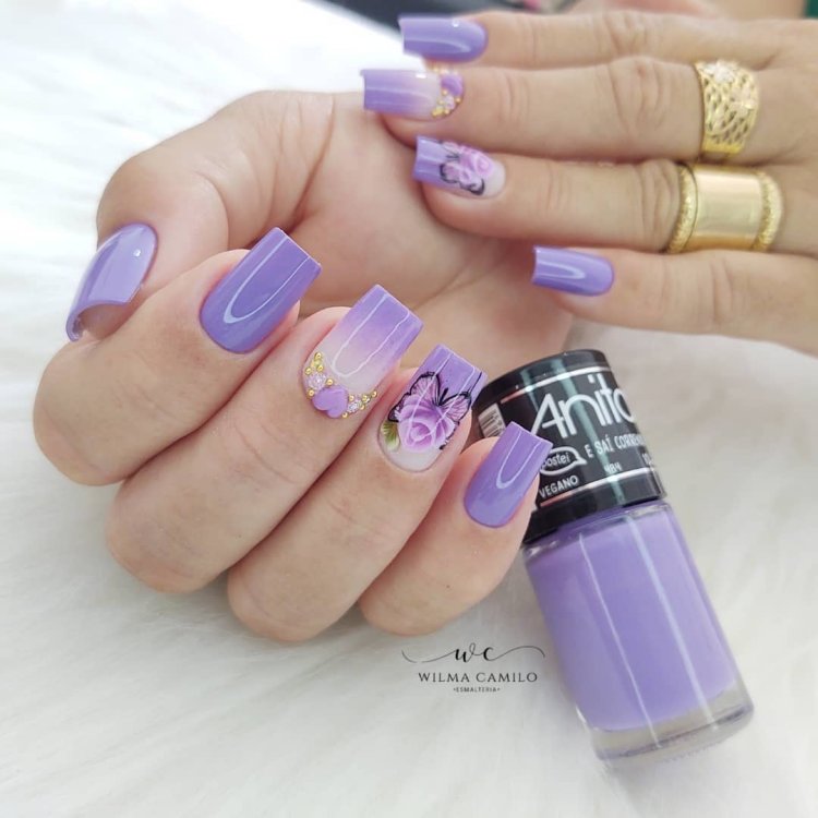 Unhas Minimalistas com Borboletas: Elegância e Simplicidade