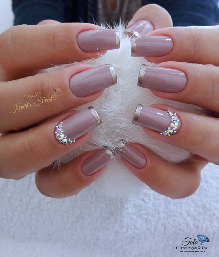 Como Conseguir o Efeito Cromado Perfeito nas Unhas