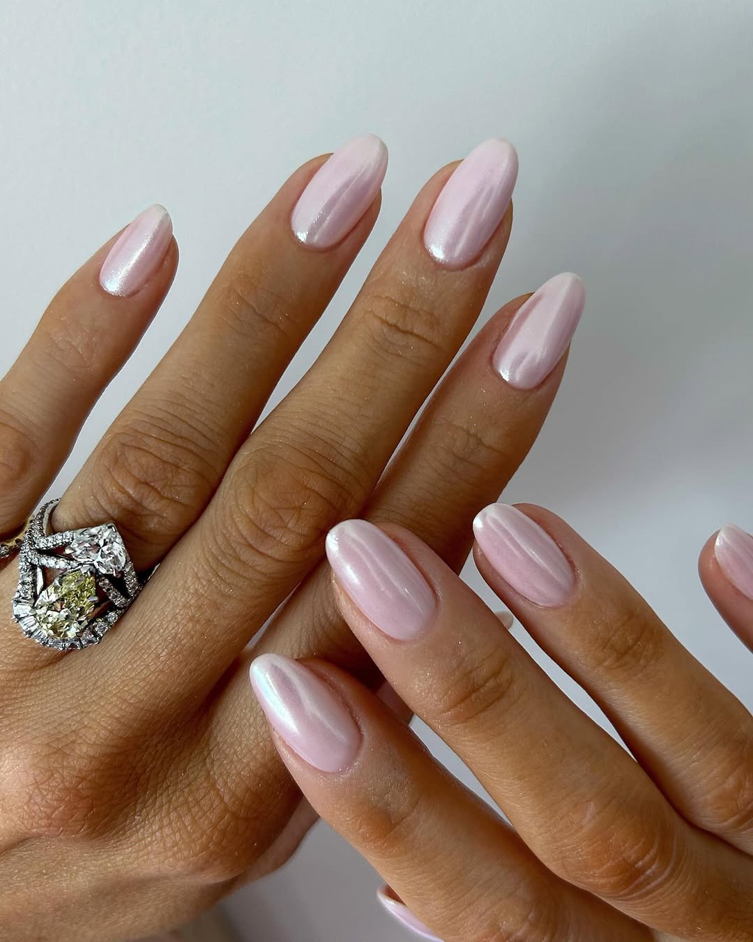 5 Cores de Esmalte que Combinam com Qualquer Vestido de Madrinha