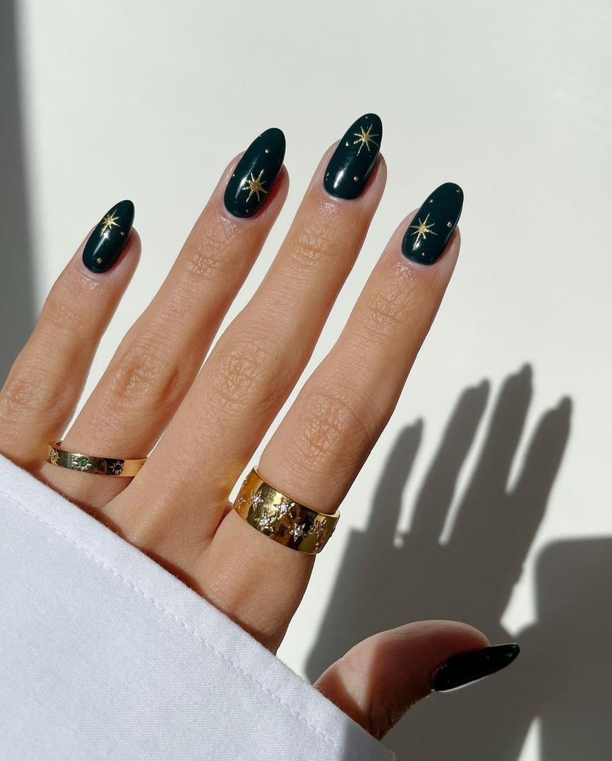 Tendências de Nail Art Minimalista para as Festas de Fim de Ano