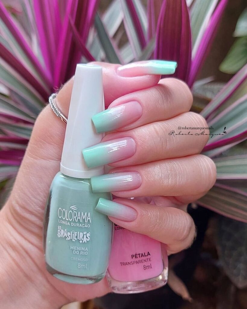 Unhas Degradê com Glitter: Brilho e Sofisticação para Suas Mãos