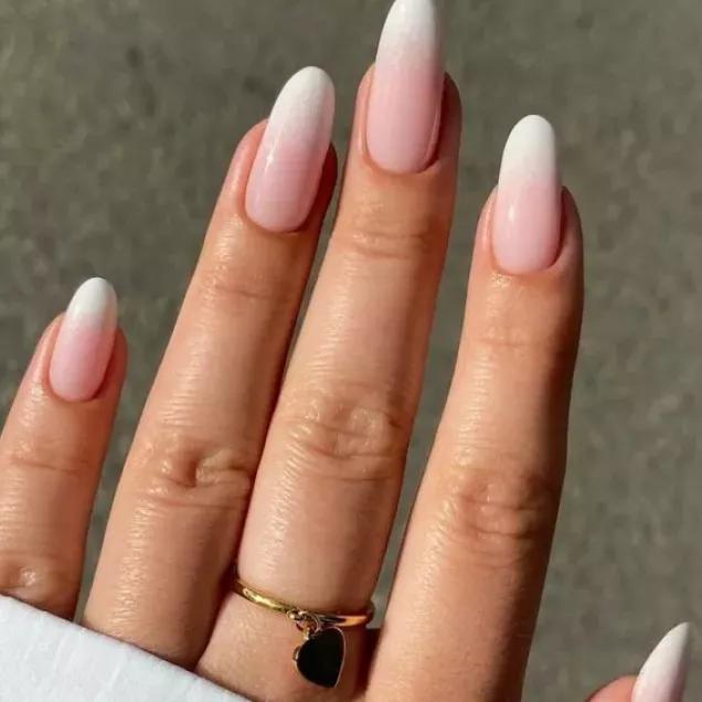 unhas delicadas e elegantes