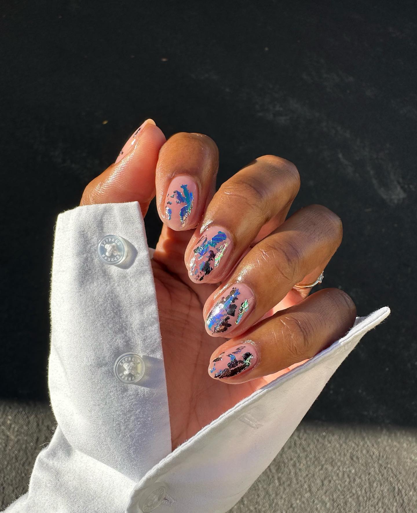 Unhas Encapsuladas com Flores Secas: Passo a Passo e Inspirações