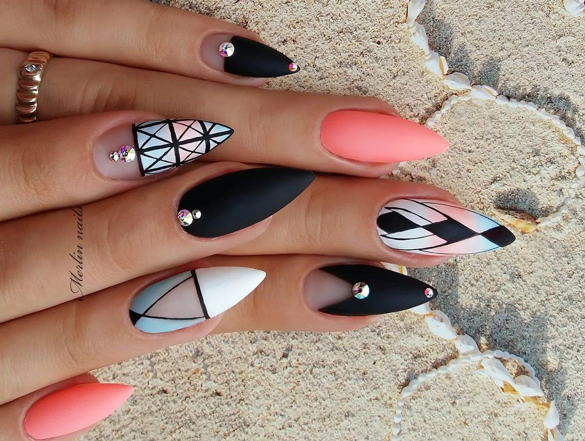 Qual o Formato Ideal de Unha para Você? Quadrada vs. Arredondada