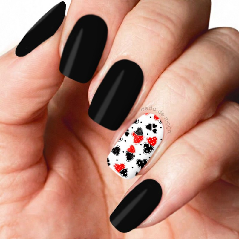 Acabamentos Perfeitos: Matte vs. Glitter para unhas preto e vermelho